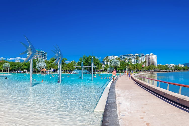 海外航空券 + ホテル予約