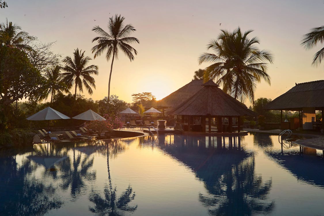 海外航空券 + ホテル予約