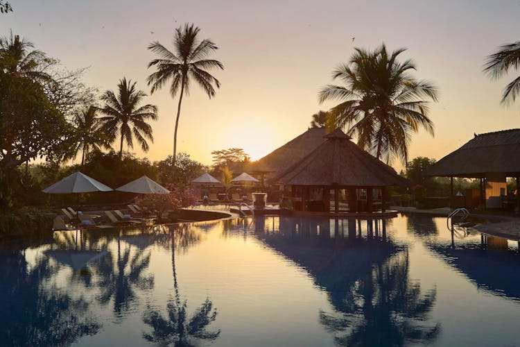 海外航空券 + ホテル予約