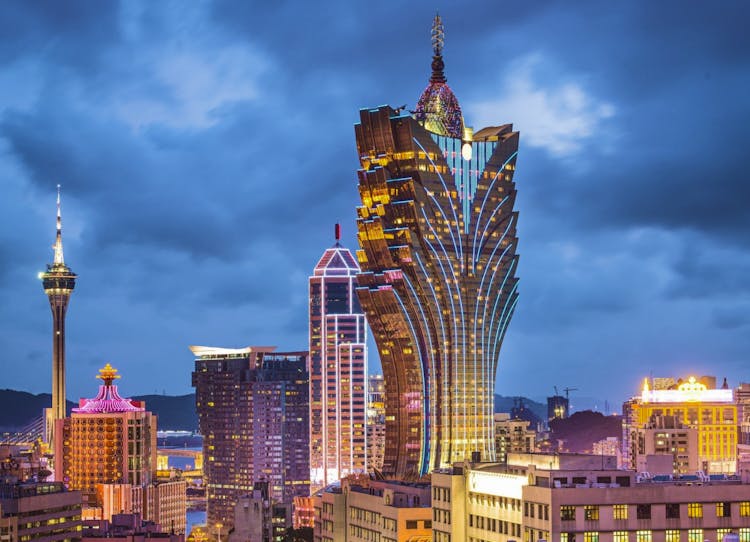 海外航空券 + ホテル予約