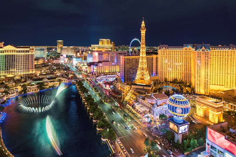 海外航空券 + ホテル予約