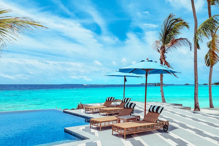 海外航空券 + ホテル予約