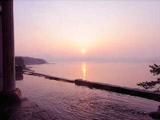 絶景と温泉に癒され、海鮮料理を満喫する富山の旅