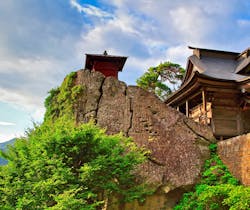 松尾芭蕉ゆかりの地「立石寺」で、息をのむほど美しい景色に出会う山形旅