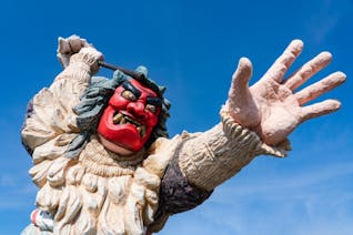 「なまはげ」伝統を色濃く残した男鹿半島で、歴史の足跡をたどる旅