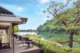風光明媚な嵐山で過ごす、特別な日の京都旅行