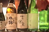 雪山の伏流水と厳寒が育んだ日本酒を、札幌と旭川で味わい尽くす旅