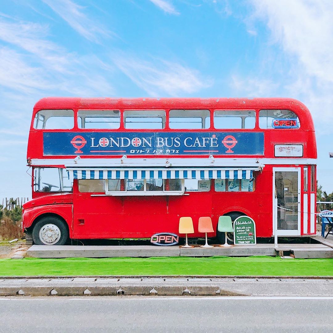 西鉄 バス看板 アーチ型 赤・白・紫